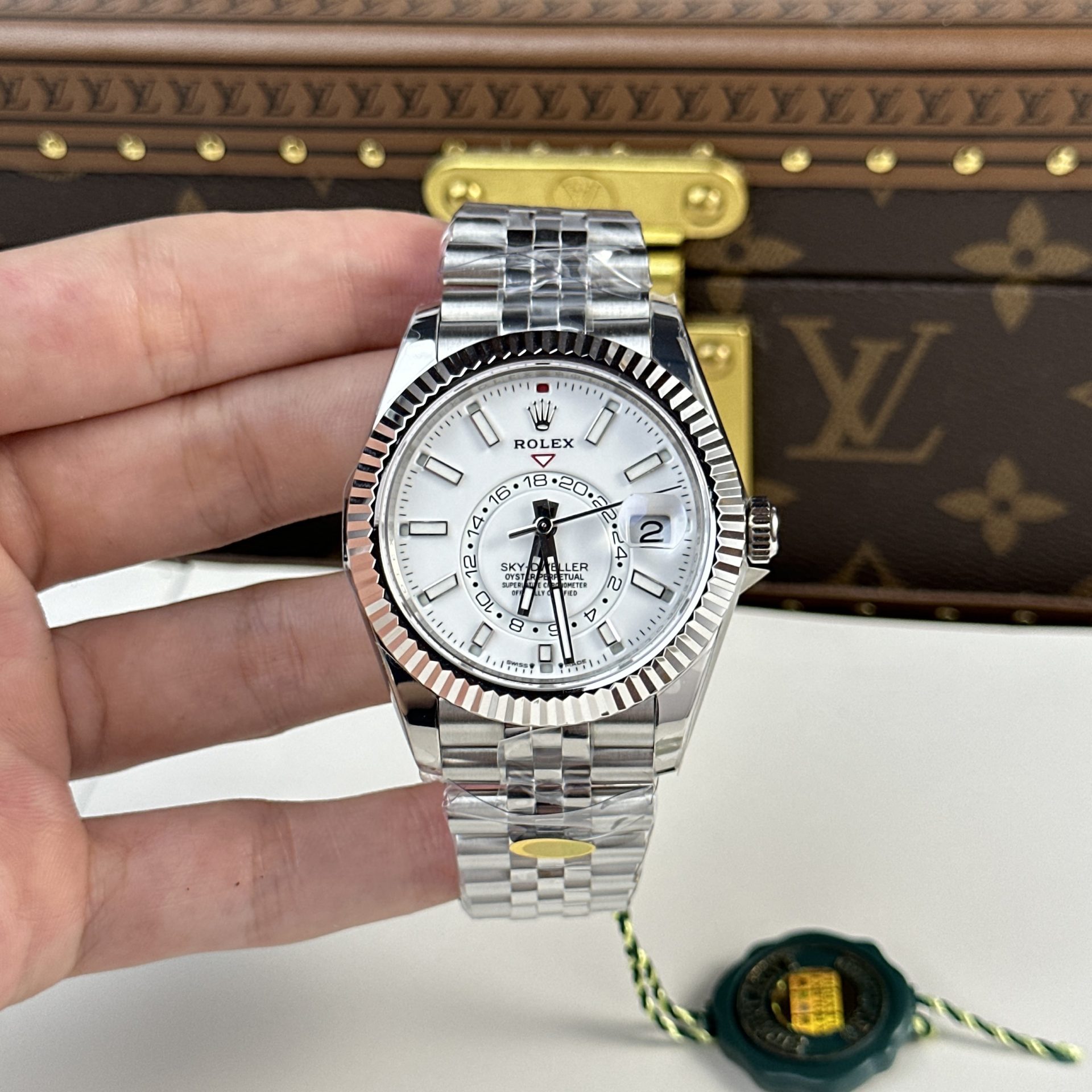 Dong-Ho-Rolex-Rep-11-Sky-Dweller-326934-Mat-Trang-Day-Jubilee-42mm-4