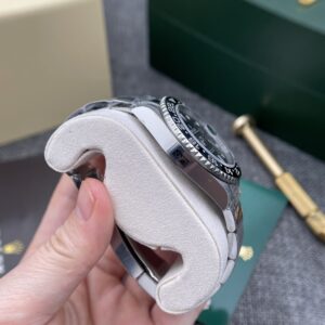 Rolex-GMT-Master-II-Black-Dial-40mm-4