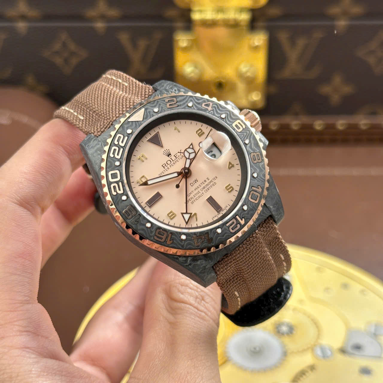 Rolex-GMT-Master-II-DiW-Replica-11-Vo-Carbon-40mm-2