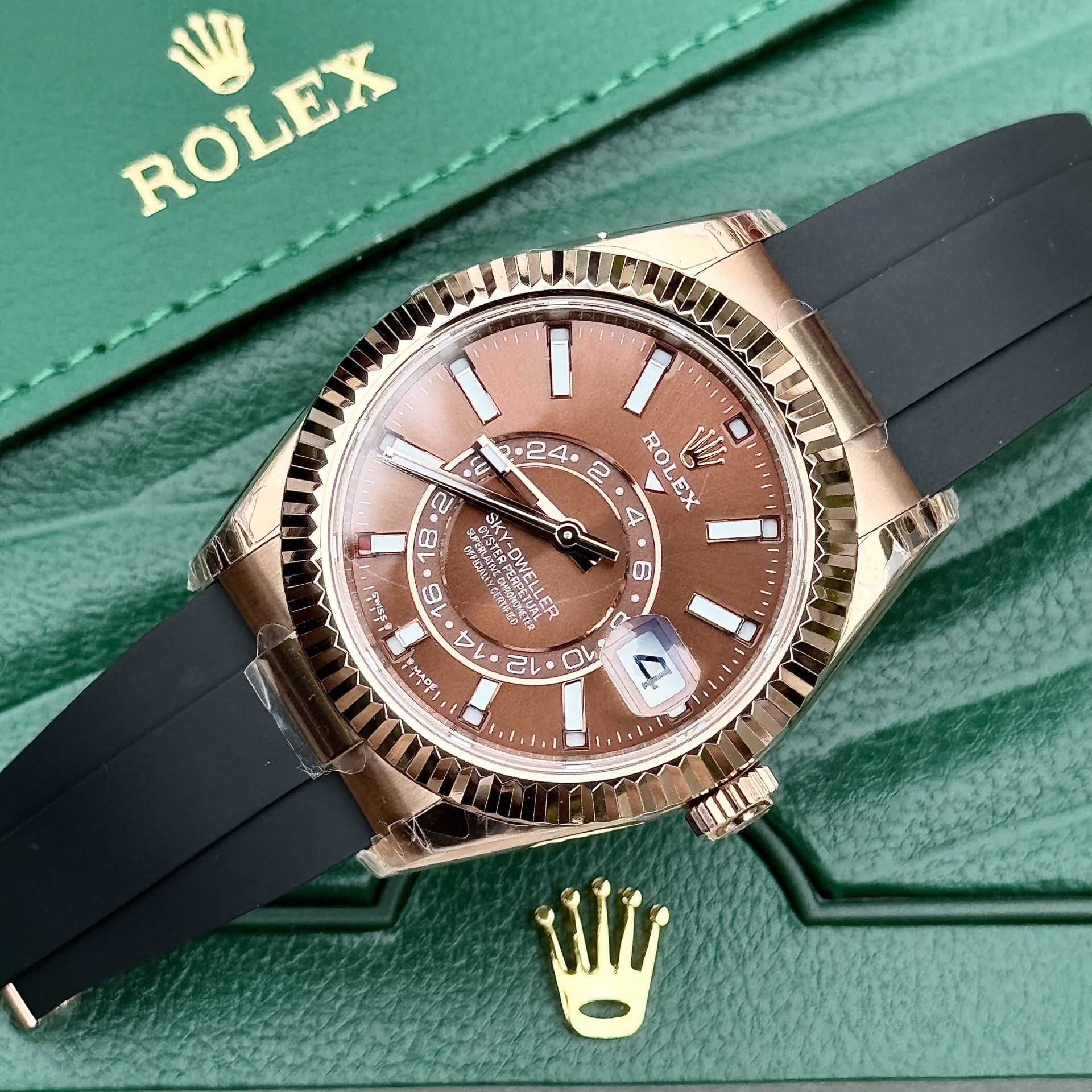 Rolex-Replica-Sky-Dweller-M336235-0005-42mm-2