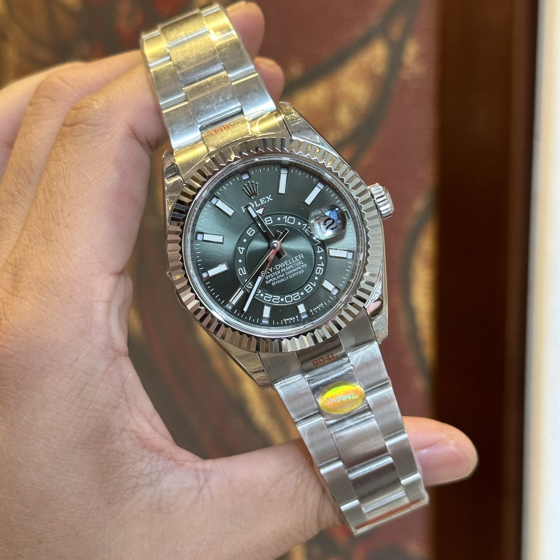 Rolex-Sky-Dweller-336934-Replica-Mat-Xanh-La-Cay-Noob-Factory-42mm-2
