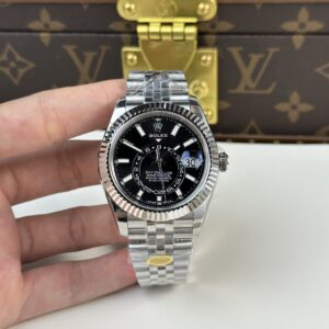 Rolex--Sky-Dweller-M336934-Jubilee-42mm-1