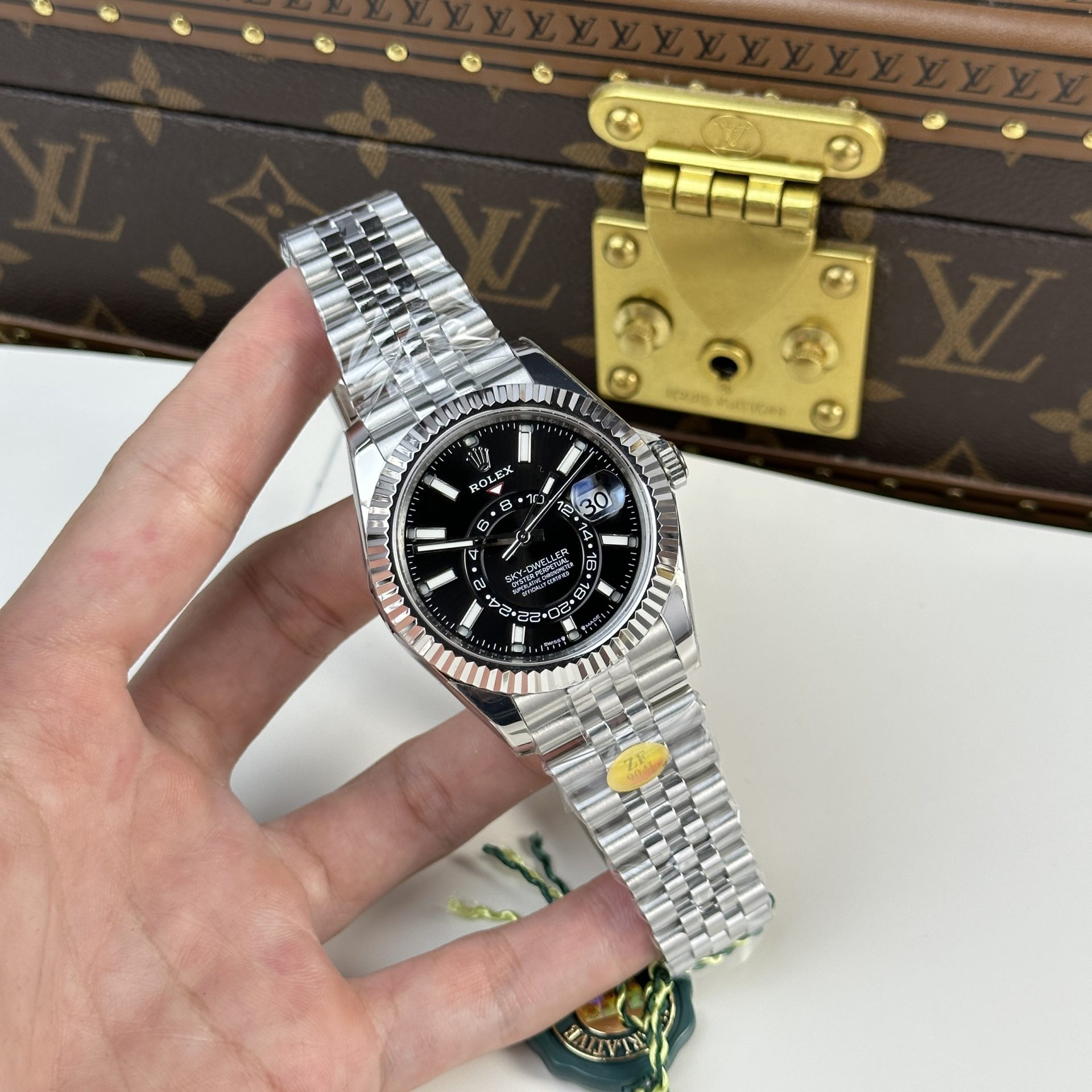 Rolex--Sky-Dweller-M336934-Jubilee-42mm-2