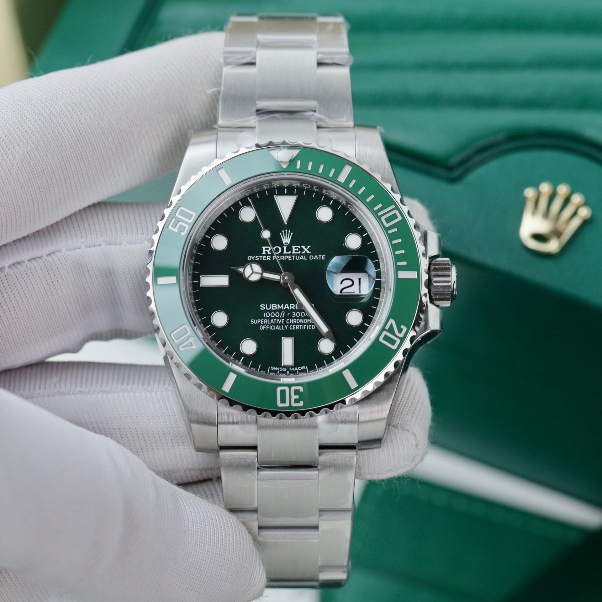 Rolex-Submariner-116610LV-Hulk-Replica--VS-40mm-1
