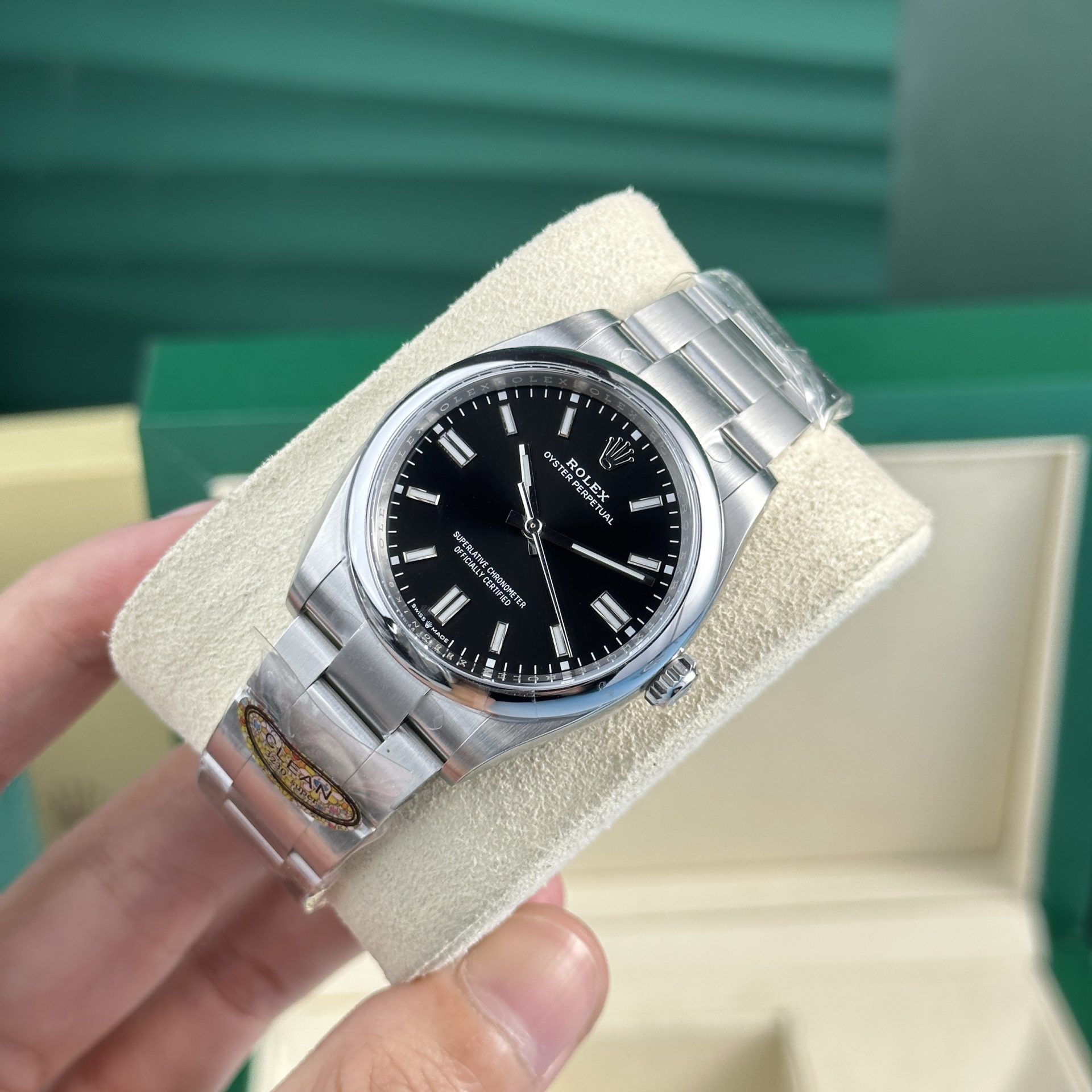 Rolex-Oyster-Perpetual-126000-Black-Dial-36mm-3