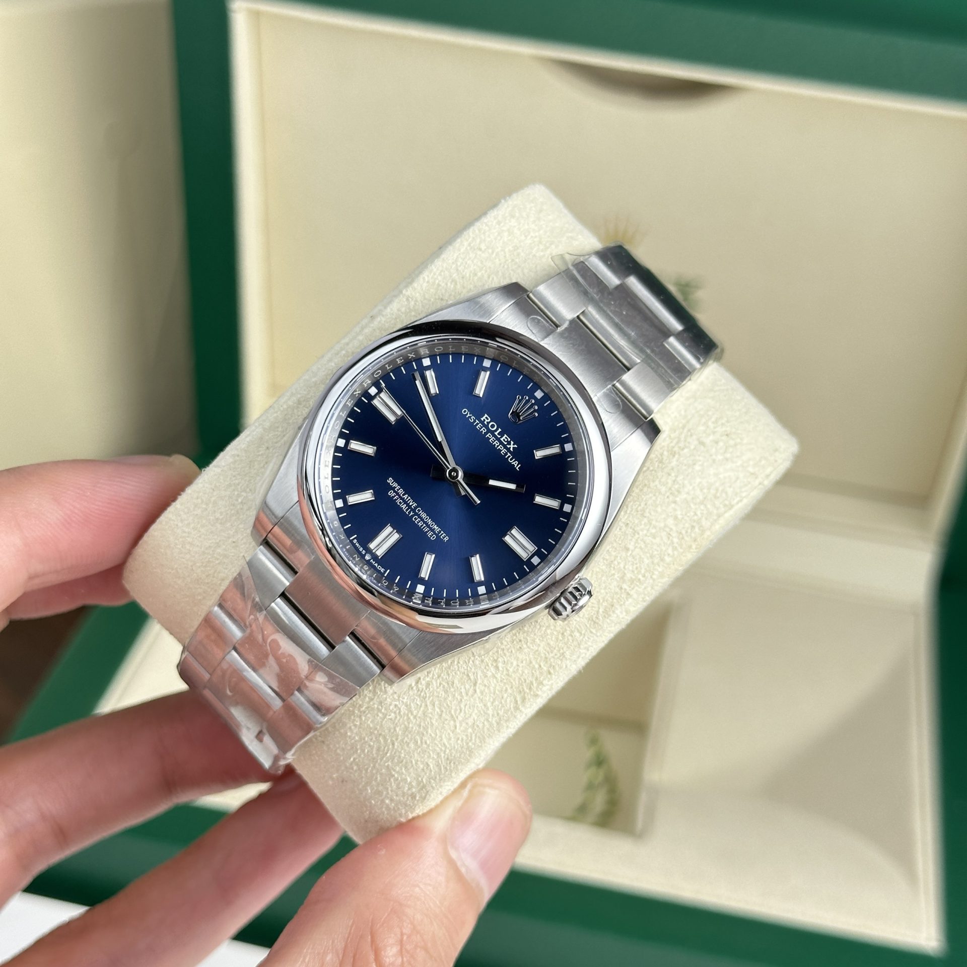Rolex-Oyster-Perpetual-126000-Blue-Dial-36mm-3