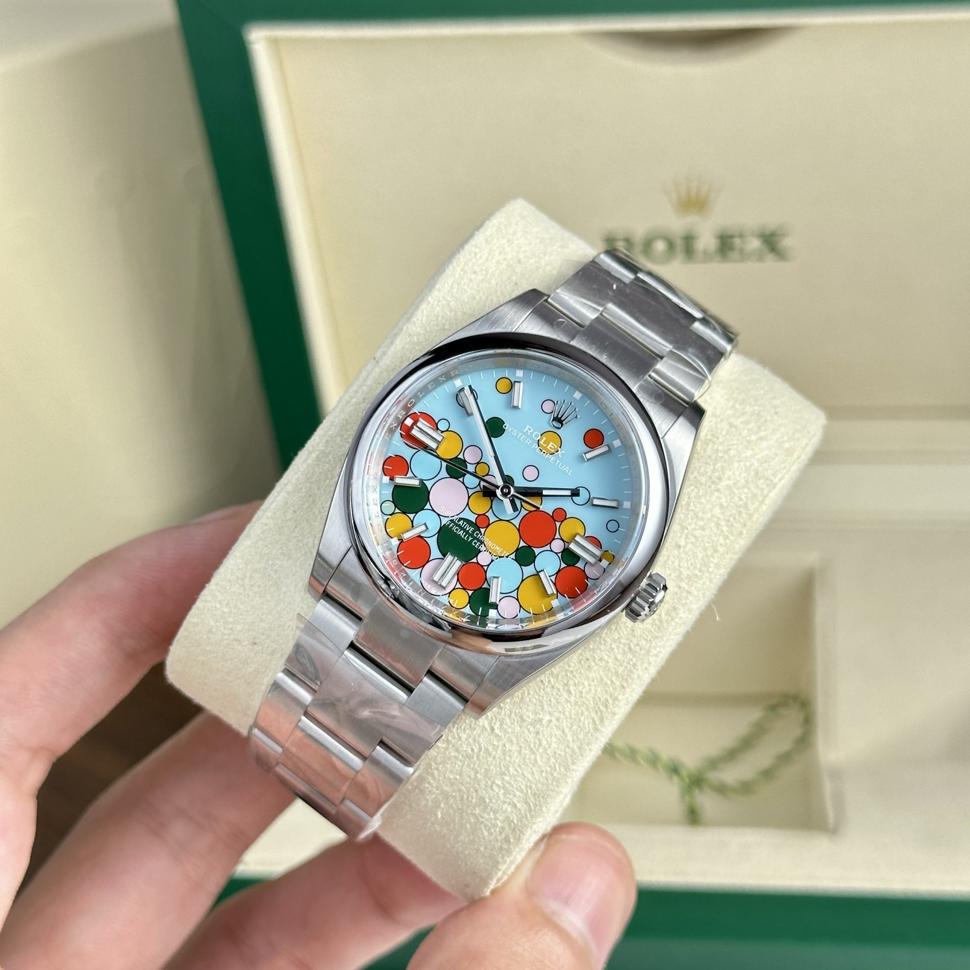 Rolex-Oyster-Perpetual-126000-Bubble-Dial-36mm-2