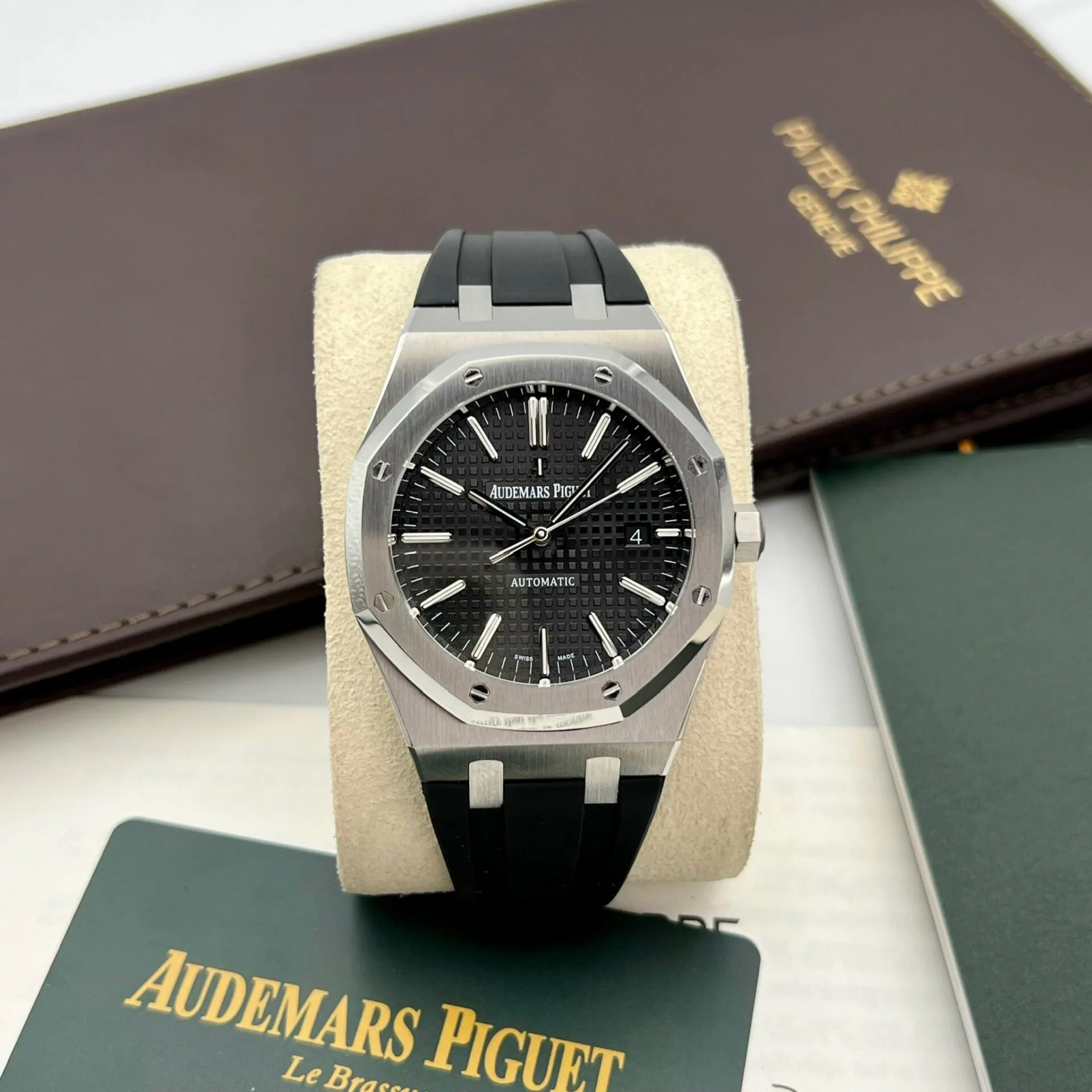 Audemars-Piguet-Royal-Oak-15400ST-41mm-1