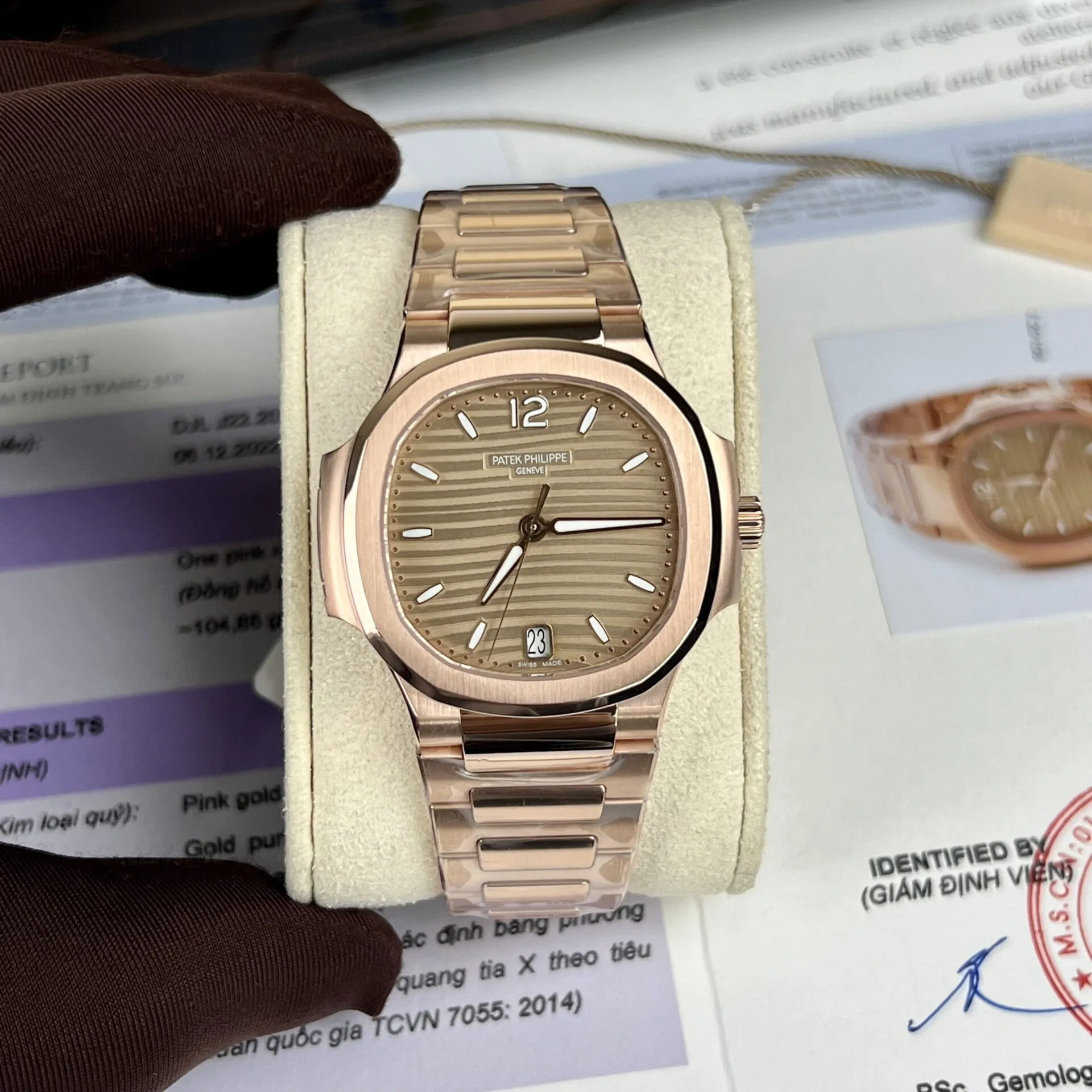 Dong-Ho-Patek-Philippe-Nautilus-7118-Boc-Vang-Replica-11-3K-Factory-2