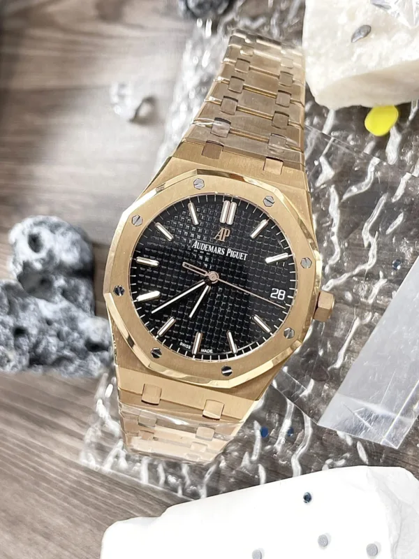 Audemars-Piguet-Royal-Oak-15510OR-Black-Dial-41mm-1