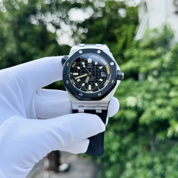 Audemars-Piguet-Royal-Oak-15720ST-Black-Dial-42mm-1