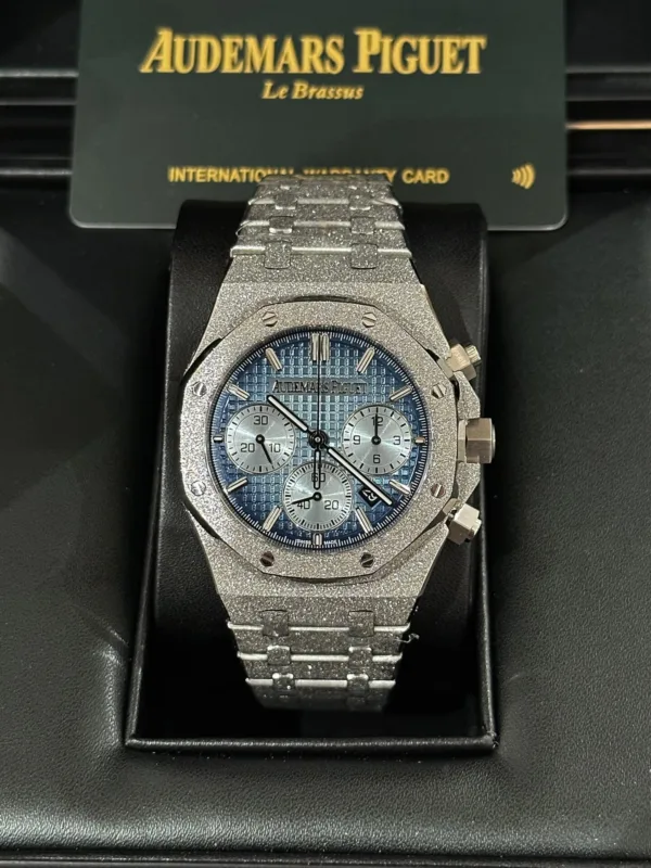 Audemars-Piguet-Royal-Oak-26331BC-Frosted-Gold-Blue-Dail-1