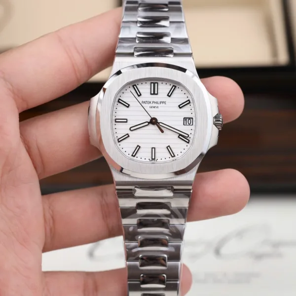 Patek-Philippe-Nautilus-5711-40mm-1