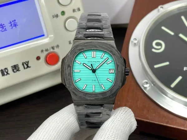 Patek-Philippe-Nautilus-5711-carbon fiber-DIW-40mm-1