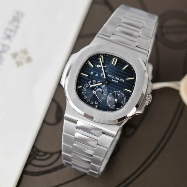 Patek-Philippe-Nautilus-5712-40mm-1