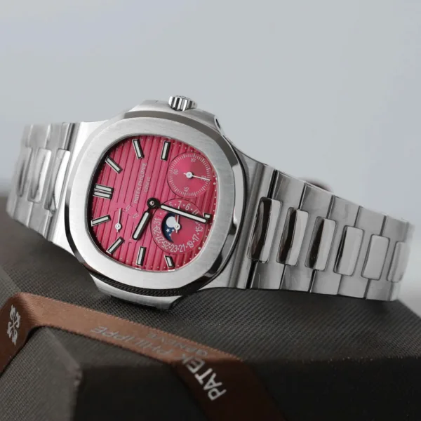 Patek-Philippe-Nautilus-5712-40mm-1