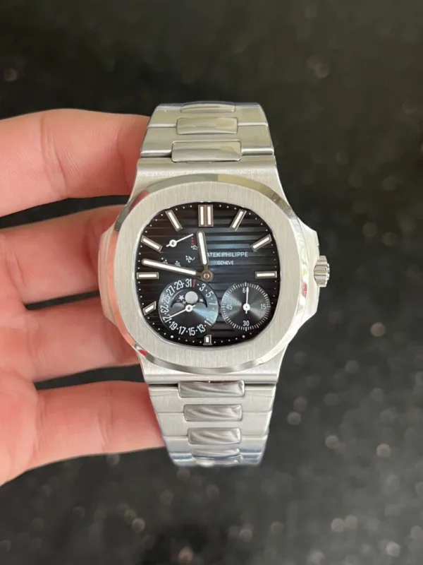 Patek-Philippe-Nautilus-5712-40mm-1