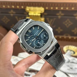 Patek-Philippe-Nautilus-5712-40mm-2