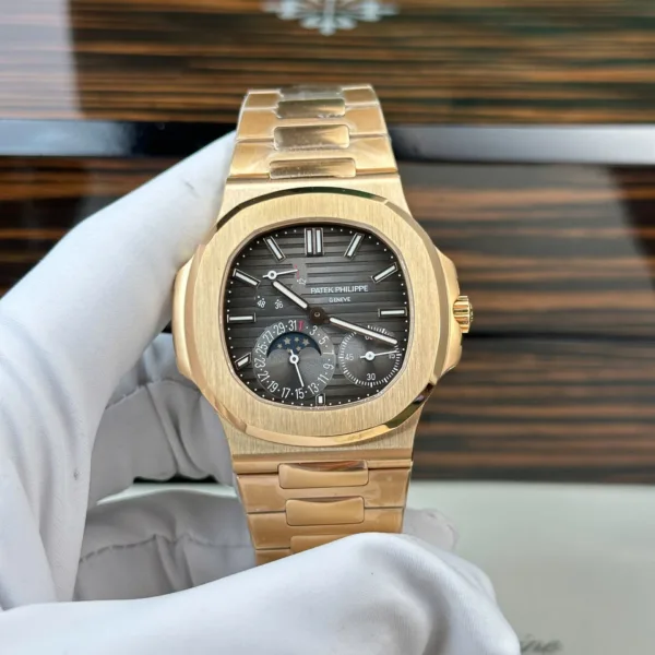 Patek-Philippe-Nautilus-5712R-Rose-Gold-40mm-1