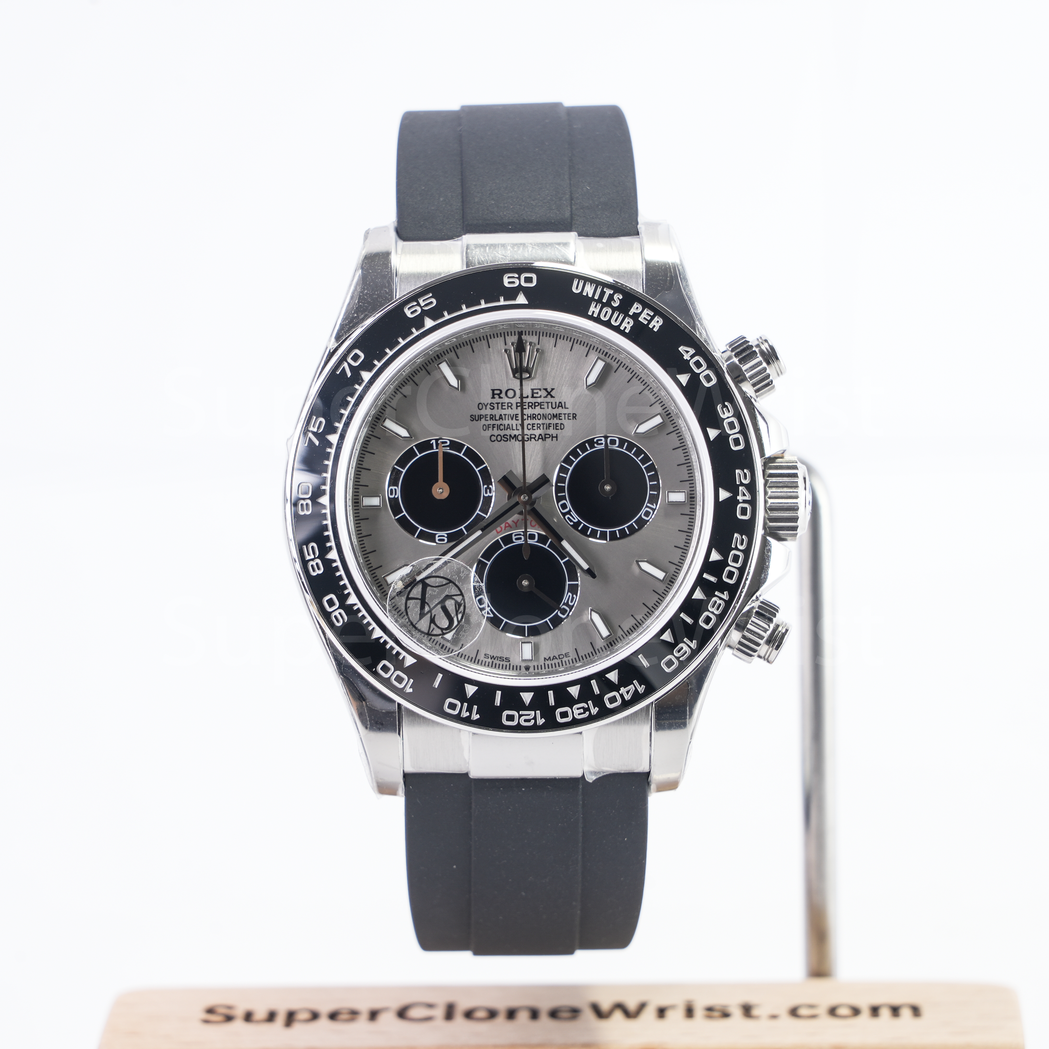 Daytona-style grey dial rubber strap version comparison