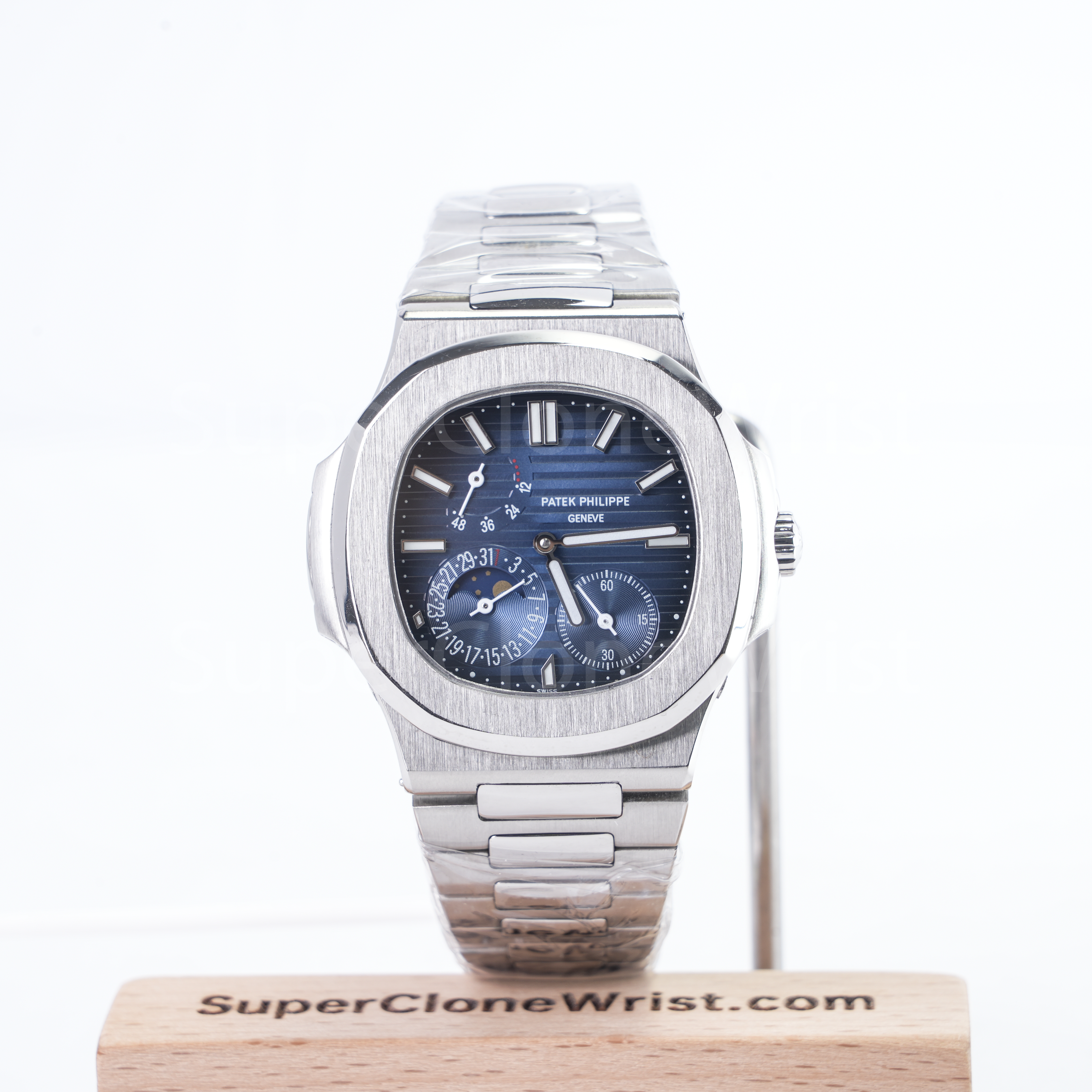 Nautilus blue dial watch for sub-dial date bracelet and case proportion QC review