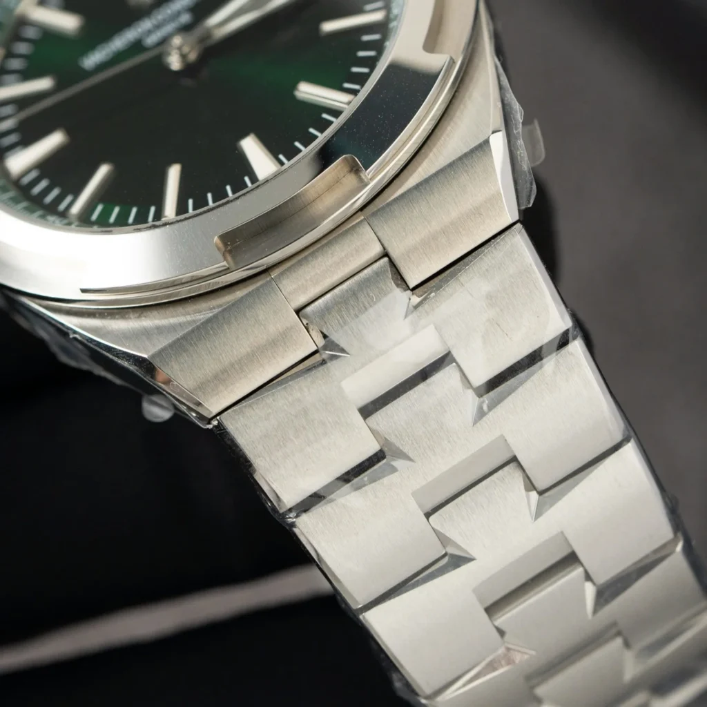 Dong Ho Vacheron Constantin Overseas 4500V Replica 1 1 Mat Xanh La Cay Nha May PPF 41mm 7.webp