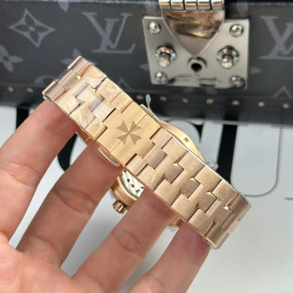 Dong Ho Vacheron Constantin Overseas 4500V Replica 11 Mat Xanh La Cay 41mm 7.webp
