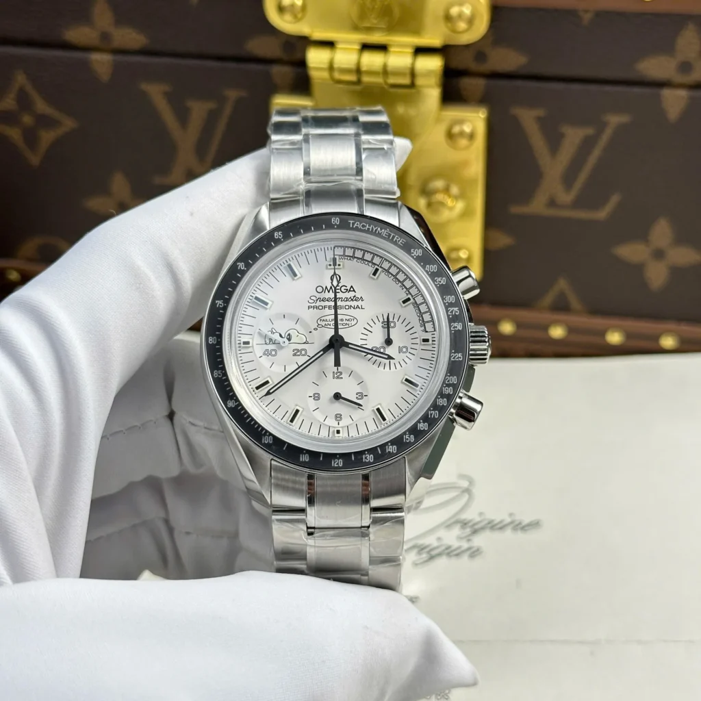 Omega Speedmaster Apollo Silver Snoopy 42mm 1.webp