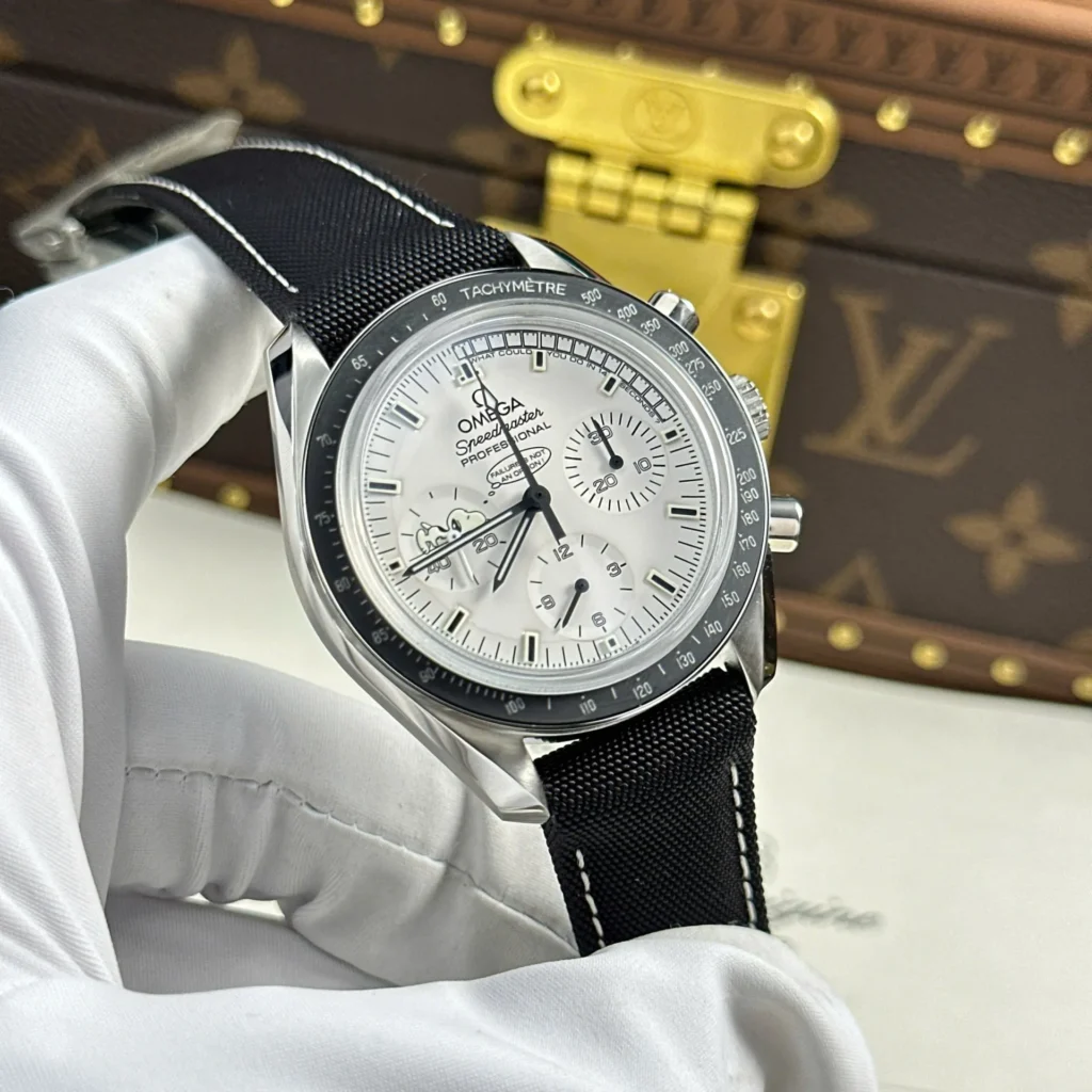 Omega Speedmaster Apollo Silver Snoopy 42mm 2 1.webp