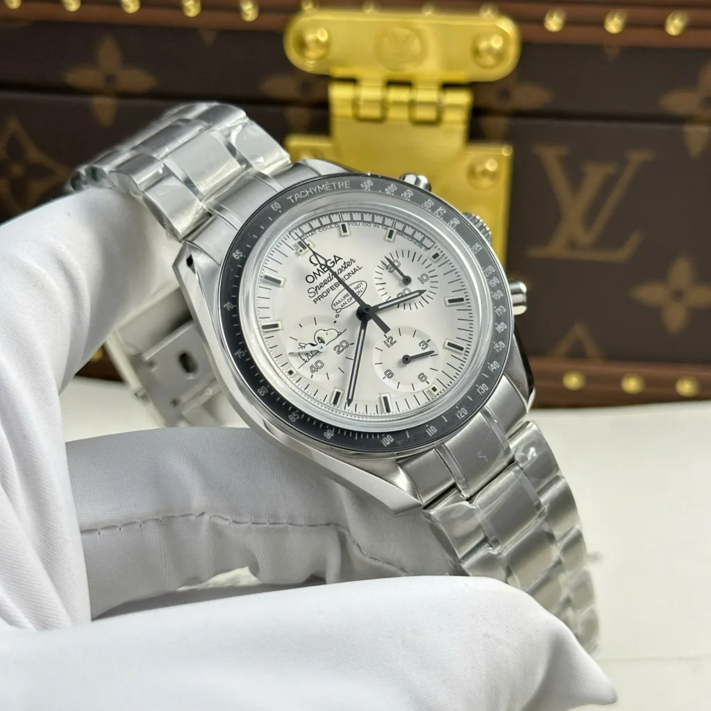 Omega Speedmaster Apollo Silver Snoopy 42mm 2.webp