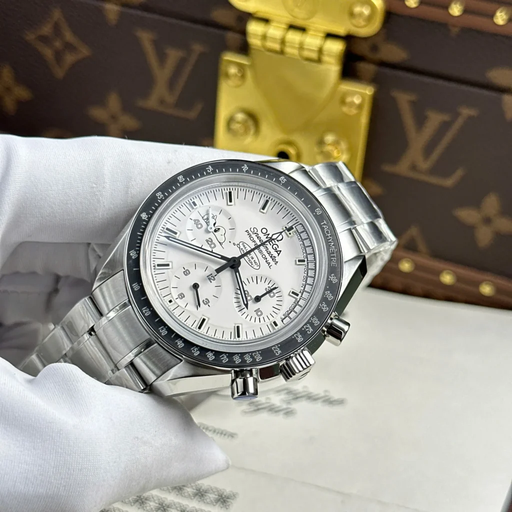 Omega Speedmaster Apollo Silver Snoopy 42mm 5.webp