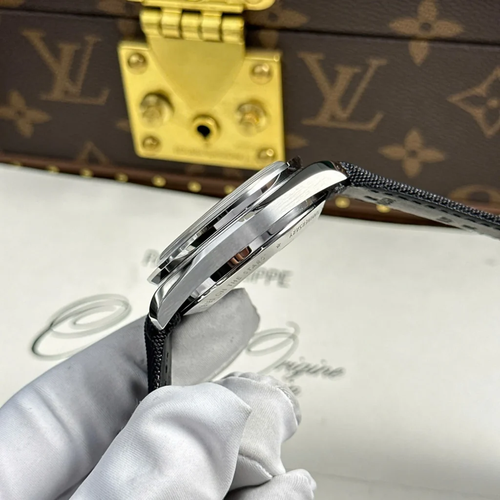 Omega Speedmaster Apollo Silver Snoopy 42mm 8 1.webp