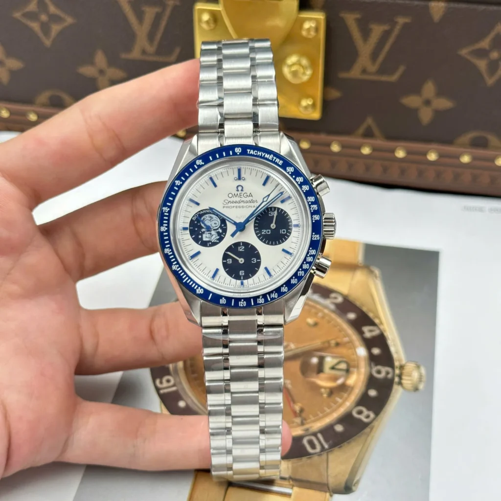 Omega Speedmaster Snoopy Avard 42mm 1.webp
