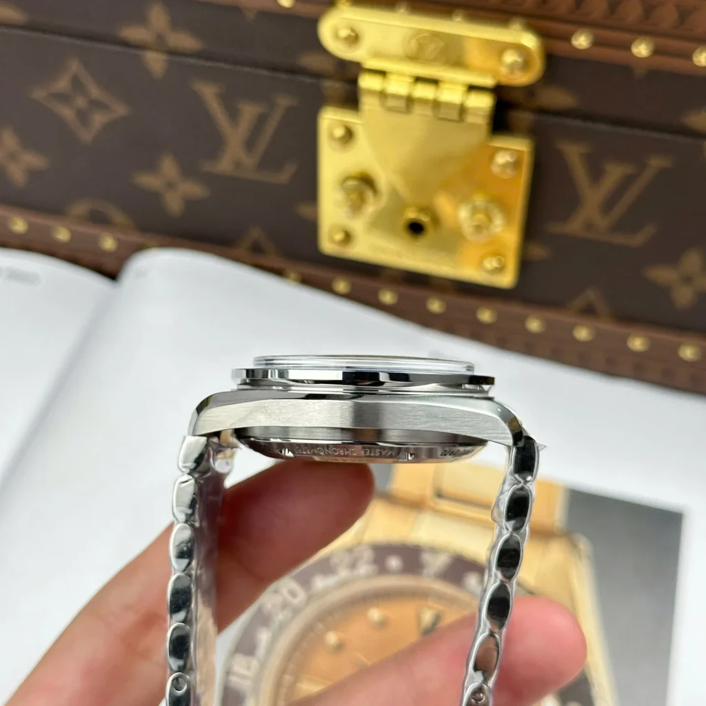 Omega Speedmaster Snoopy Avard 42mm 10.webp