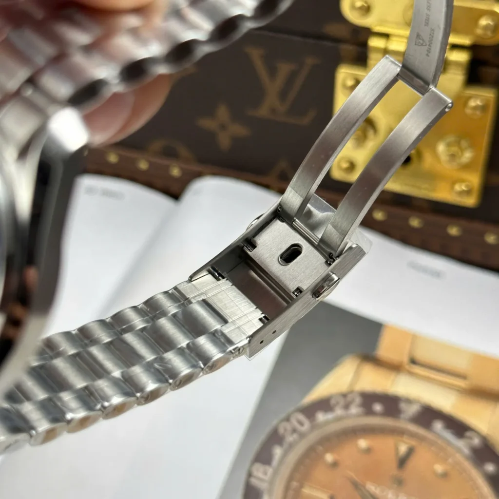 Omega Speedmaster Snoopy Avard 42mm 12.webp