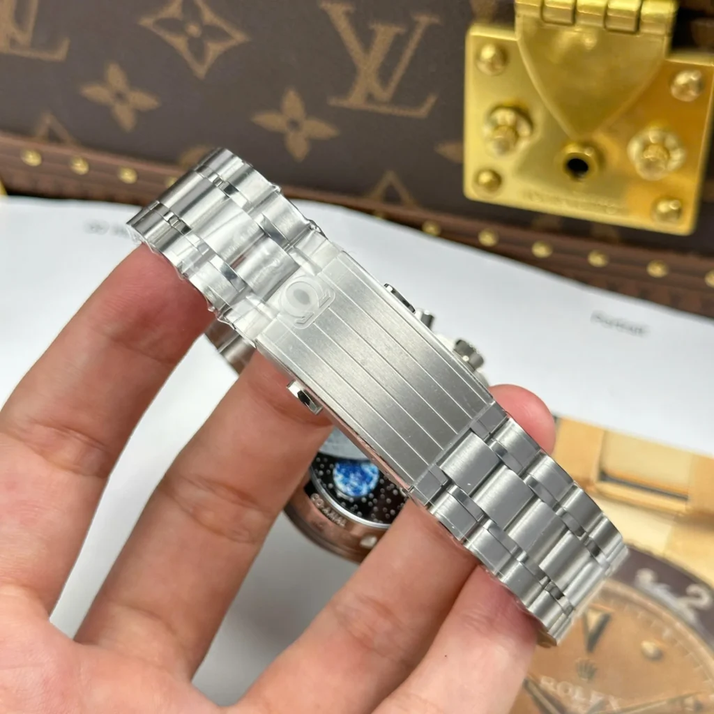 Omega Speedmaster Snoopy Avard 42mm 13.webp