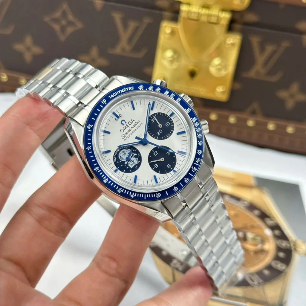 Omega Speedmaster Snoopy Avard 42mm 2.webp