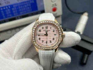 Patek Philippe Aquanaut 5268R Shell Dial Rose Gold 38mm.webp