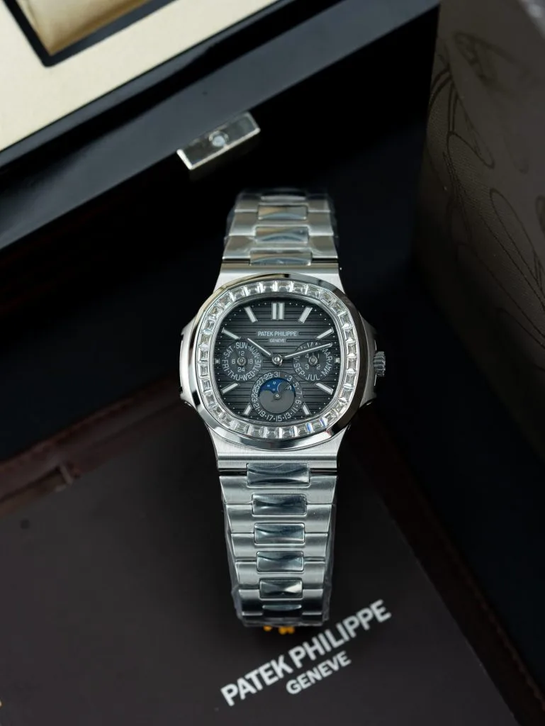 Patek Philippe Nautilus 5740 Moissanite 40mm 1.webp