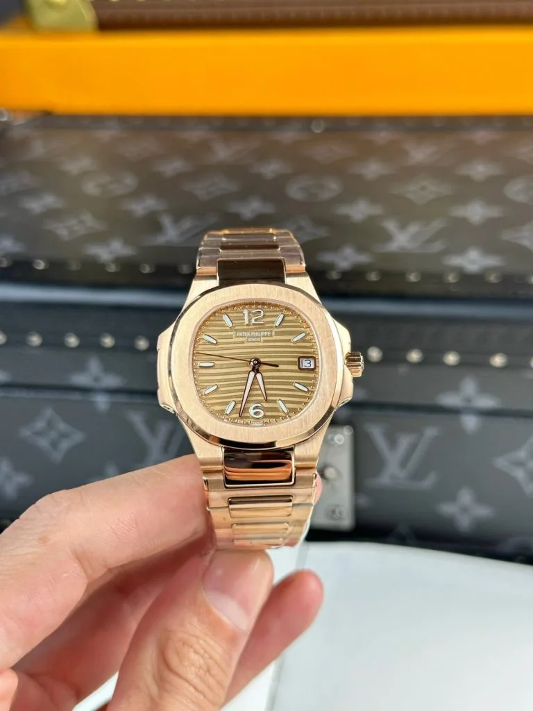 Patek Philippe Nautilus 7010 32mm 1.webp