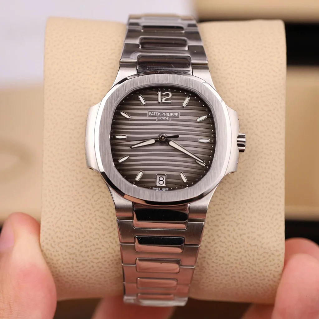 Patek Philippe Nautilus 7118 35mm 1.webp
