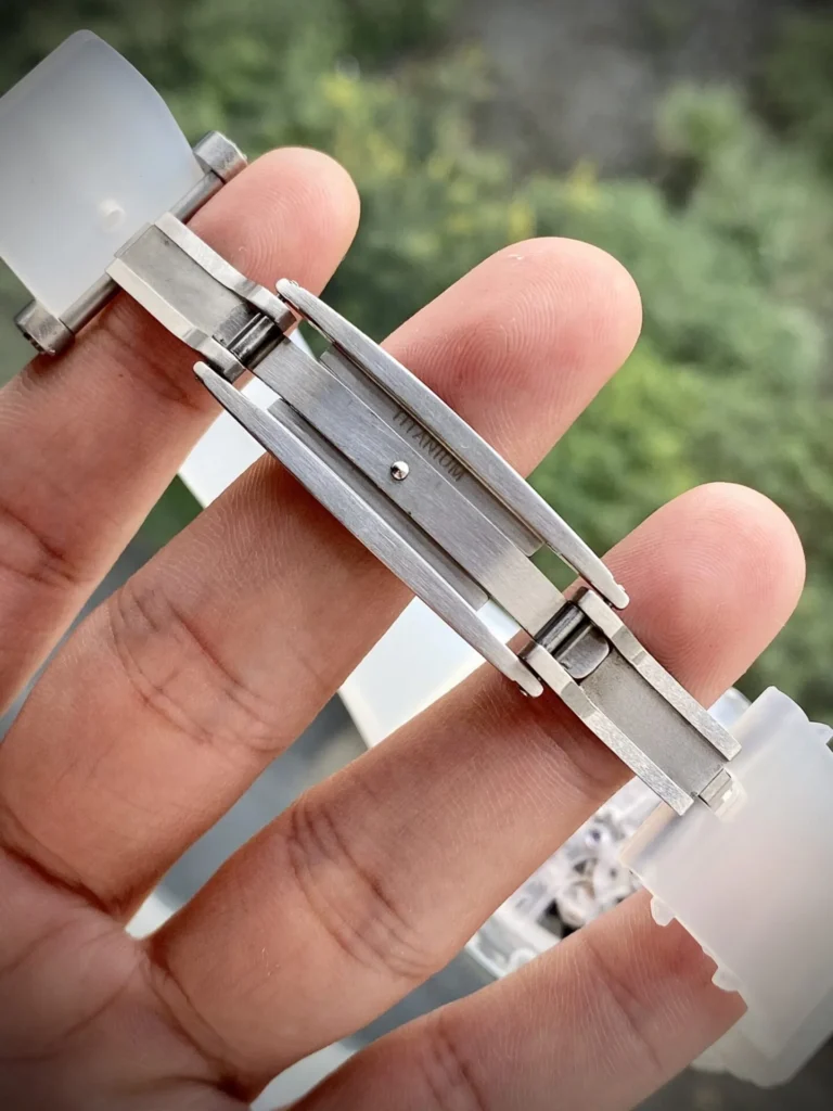 Richard Mille RM12 01 Tourbillon Sapphire Trang 7.webp