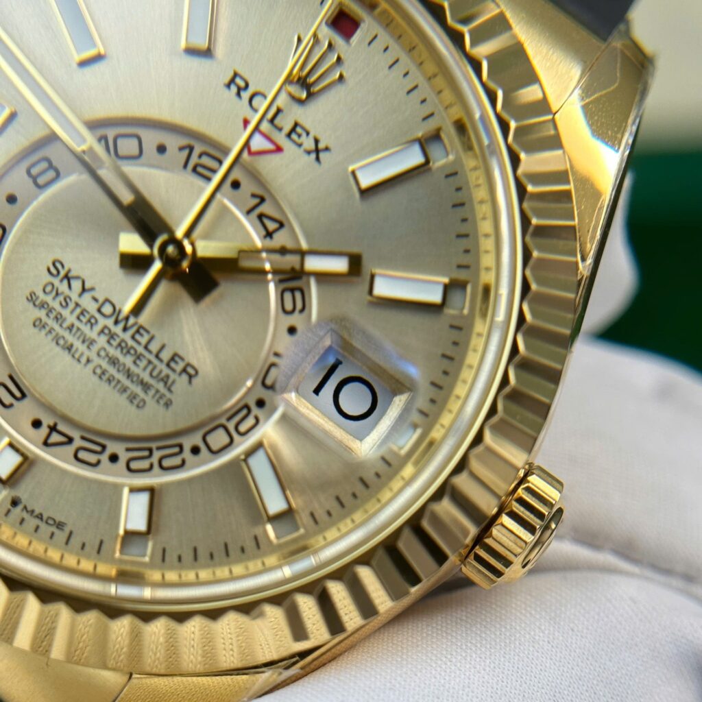 Rolex Che Tac Sky Dweller Champagne Nang 192 ZF 42mm 5.jpg