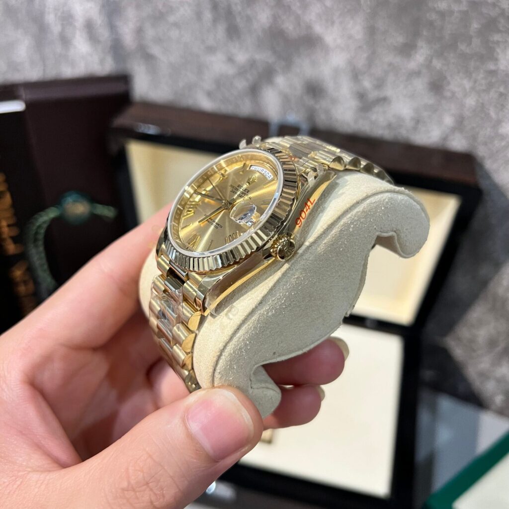 Rolex Day Date 228238 Roman Gold Dial 40mm 4.jpg