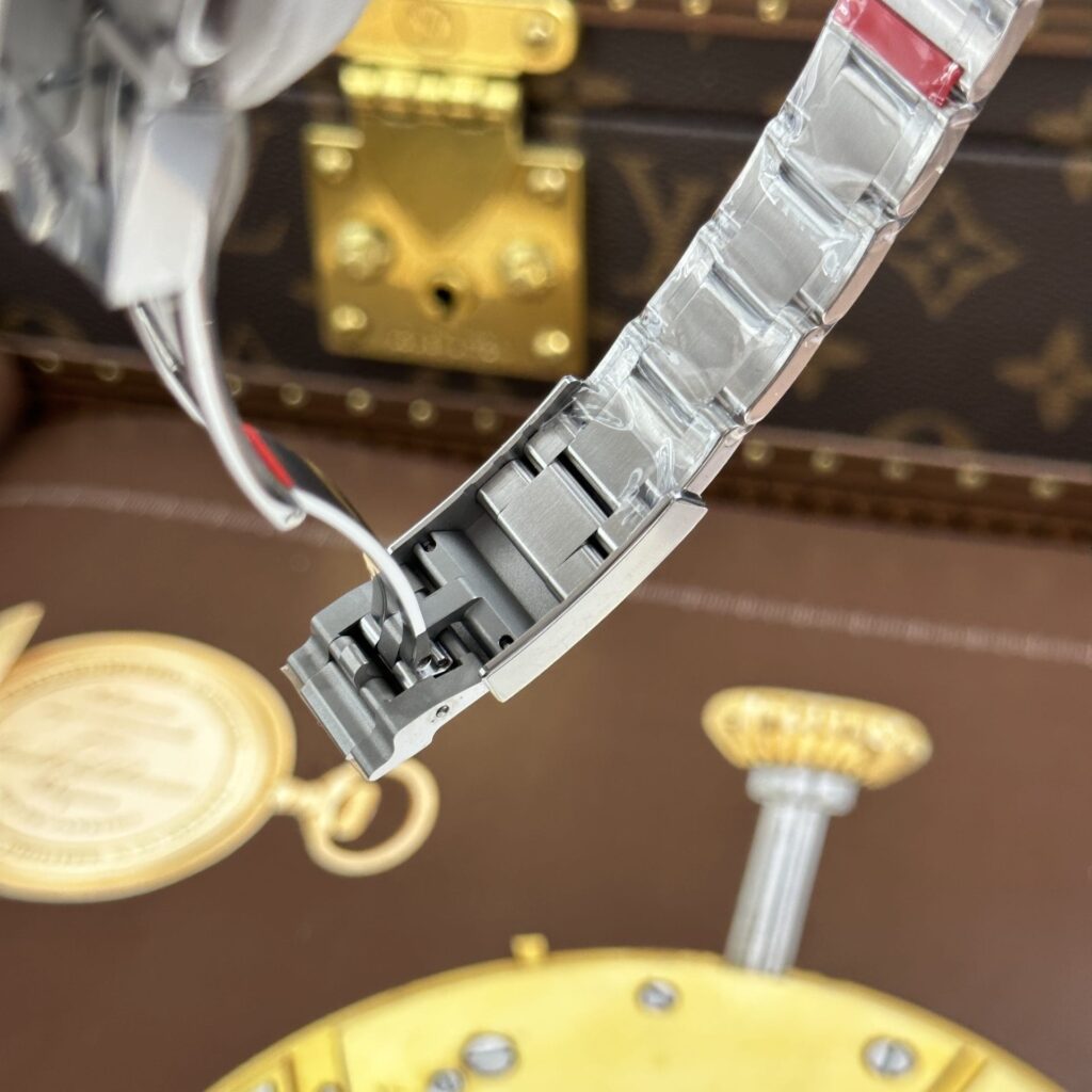 Rolex Explorer 124270 Replica 11 Oyster VS 36mm 10.jpg