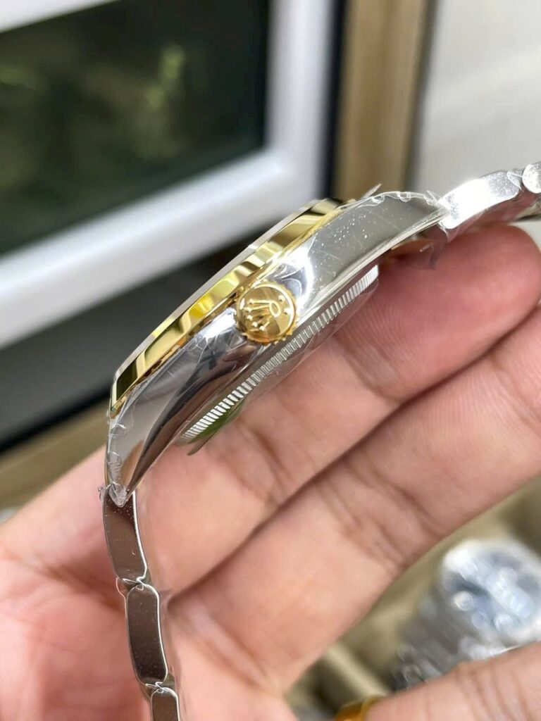 Rolex Explorer 124273 Replica 11 Oyster 36mm 4.jpg
