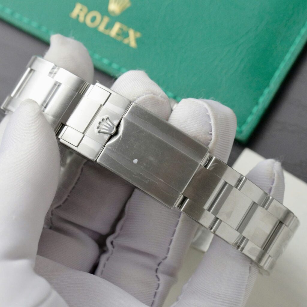 Rolex Explorer II 226570 Rep 11 Clean 42mm 9.jpg