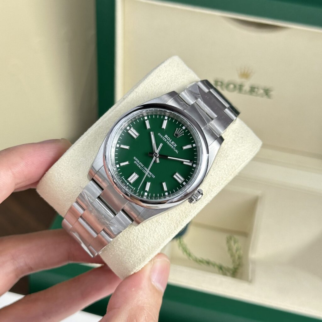 Rolex Oyster Perpetual 126000 Green Dial 36mm 2.jpg
