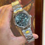 Rolex Sky Dweller 336934 Replica Mat Xanh La Cay Noob Factory 42mm 2.jpg