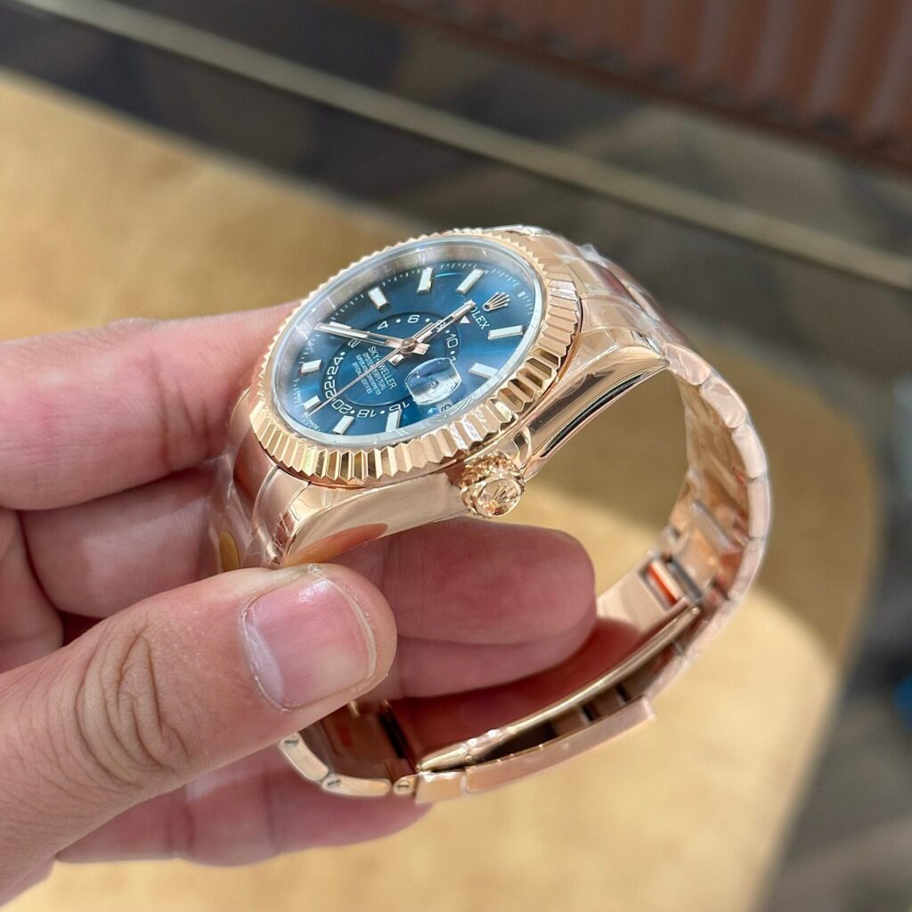 Rolex Sky Dweller M336935 0005 42mm 4.jpg